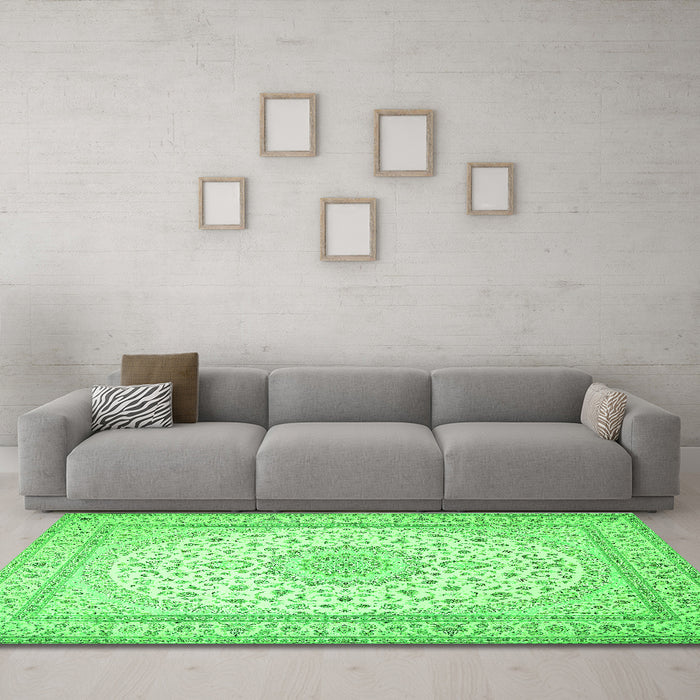 Machine Washable Medallion Green Traditional Area Rugs in a Living Room,, wshtr481grn