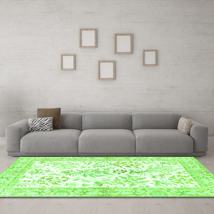 Machine Washable Persian Green Traditional Area Rugs in a Living Room,, wshtr4821grn