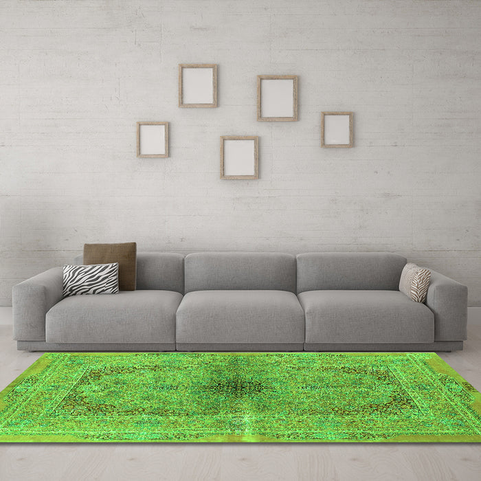 Machine Washable Persian Green Traditional Area Rugs in a Living Room,, wshtr4822grn