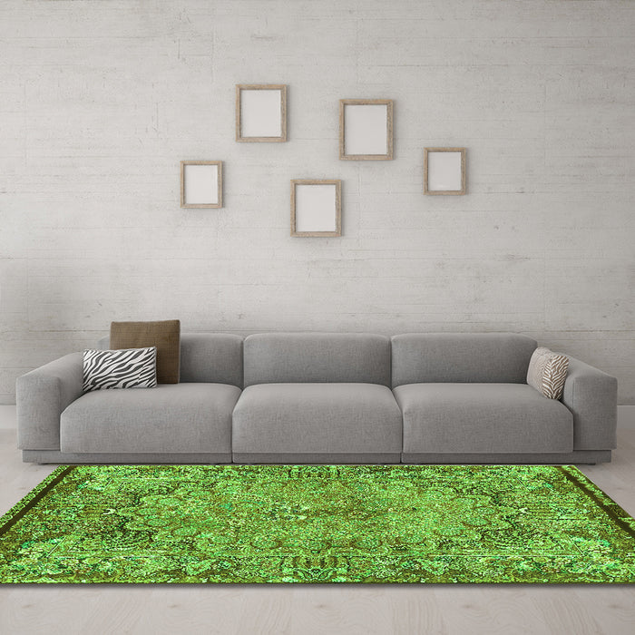 Machine Washable Persian Green Traditional Area Rugs in a Living Room,, wshtr4826grn