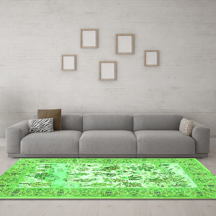 Machine Washable Animal Green Traditional Area Rugs in a Living Room,, wshtr4828grn