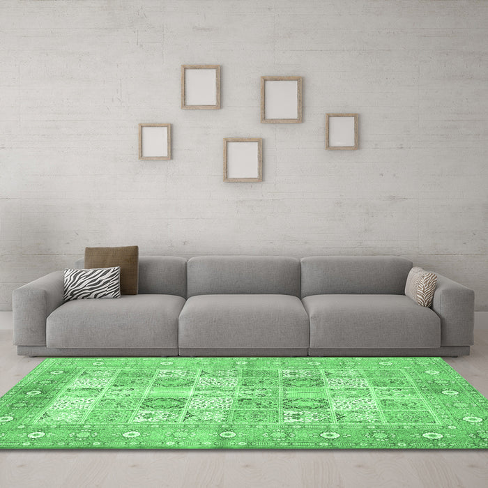 Machine Washable Persian Emerald Green Traditional Area Rugs in a Living Room,, wshtr4829emgrn