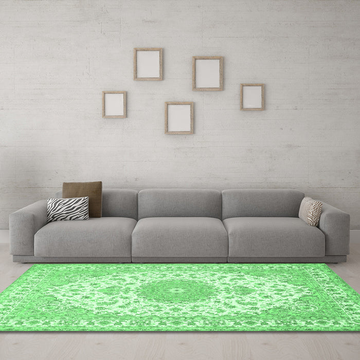 Machine Washable Medallion Emerald Green Traditional Area Rugs in a Living Room,, wshtr482emgrn