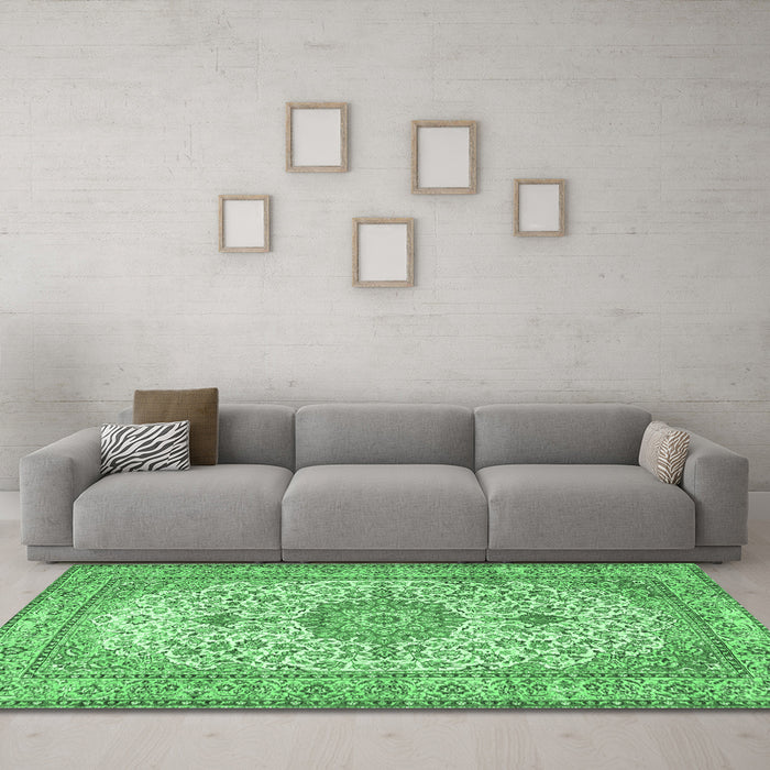 Machine Washable Medallion Emerald Green Traditional Area Rugs in a Living Room,, wshtr4831emgrn