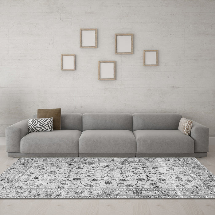 Machine Washable Persian Gray Traditional Rug in a Living Room,, wshtr4832gry