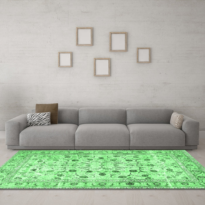 Machine Washable Persian Emerald Green Traditional Area Rugs in a Living Room,, wshtr4832emgrn