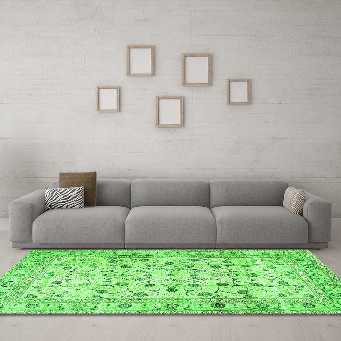 Machine Washable Persian Green Traditional Area Rugs in a Living Room,, wshtr4832grn