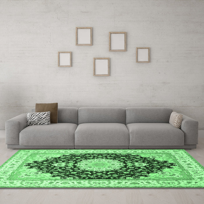 Machine Washable Medallion Emerald Green Traditional Area Rugs in a Living Room,, wshtr484emgrn