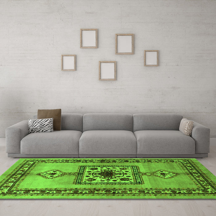 Machine Washable Persian Green Traditional Area Rugs in a Living Room,, wshtr486grn