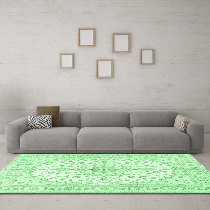 Machine Washable Medallion Emerald Green Traditional Area Rugs in a Living Room,, wshtr489emgrn