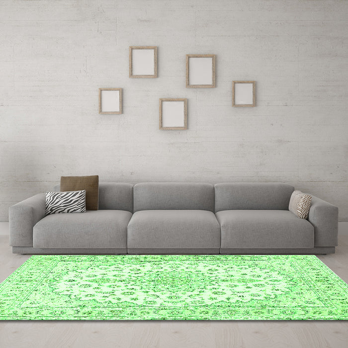 Machine Washable Medallion Green Traditional Area Rugs in a Living Room,, wshtr489grn