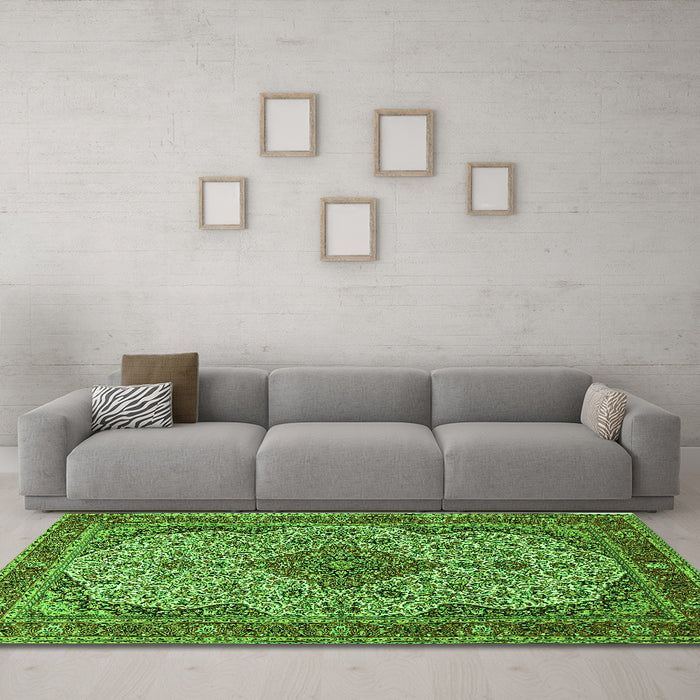 Machine Washable Medallion Green Traditional Area Rugs in a Living Room,, wshtr490grn