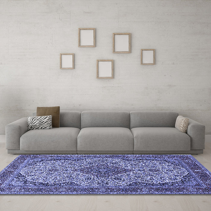 Machine Washable Medallion Blue Traditional Rug in a Living Room, wshtr490blu