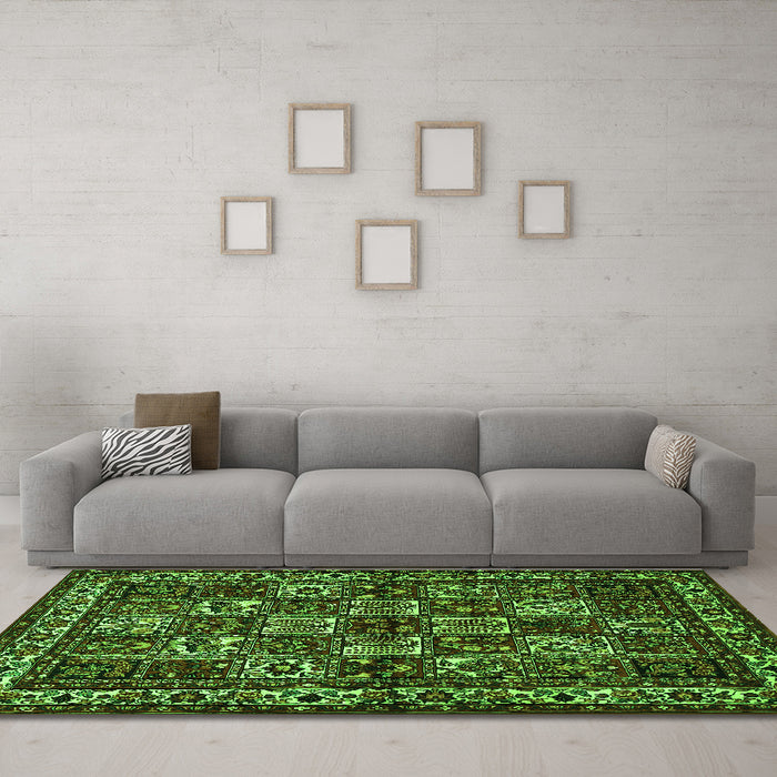 Machine Washable Animal Green Traditional Area Rugs in a Living Room,, wshtr491grn