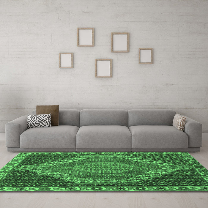 Machine Washable Medallion Emerald Green Traditional Area Rugs in a Living Room,, wshtr492emgrn