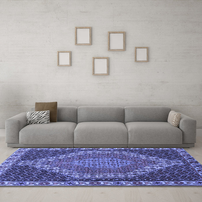 Machine Washable Medallion Blue Traditional Rug in a Living Room, wshtr492blu