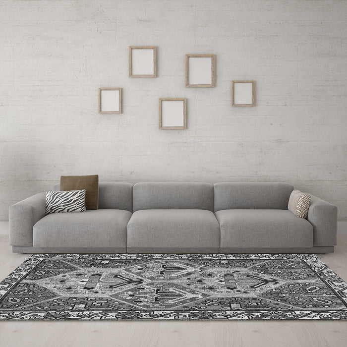 Machine Washable Persian Gray Traditional Rug in a Living Room,, wshtr495gry