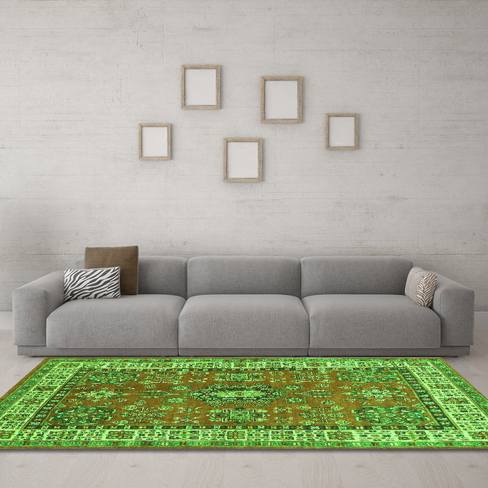 Machine Washable Persian Green Traditional Area Rugs in a Living Room,, wshtr497grn