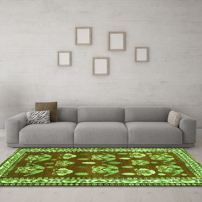 Machine Washable Animal Green Traditional Area Rugs in a Living Room,, wshtr4grn
