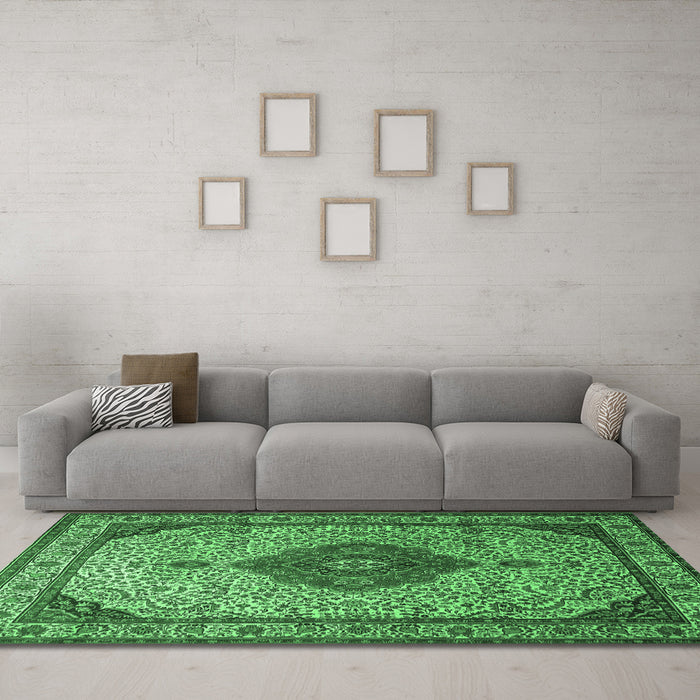 Machine Washable Medallion Emerald Green Traditional Area Rugs in a Living Room,, wshtr502emgrn