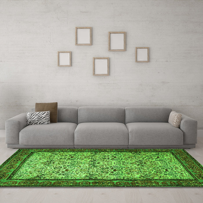 Machine Washable Persian Green Traditional Area Rugs in a Living Room,, wshtr505grn
