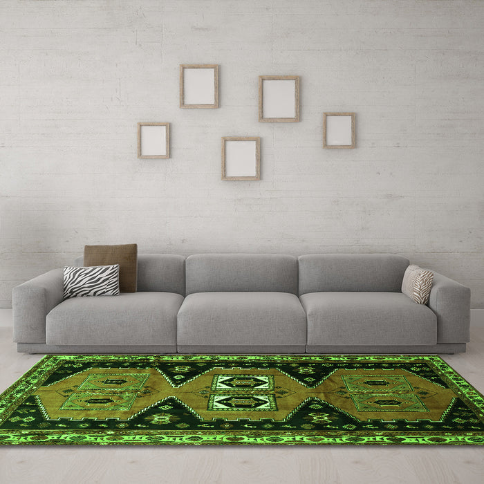 Machine Washable Persian Green Traditional Area Rugs in a Living Room,, wshtr513grn