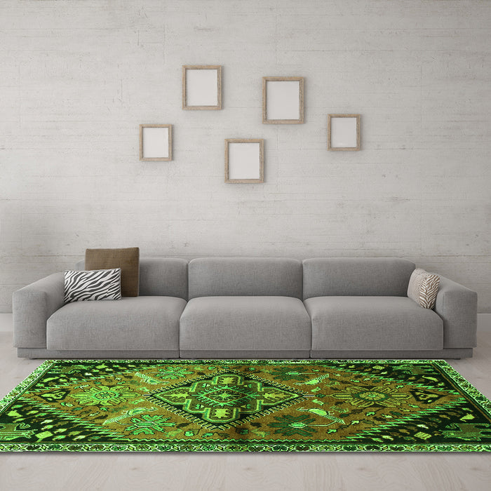 Machine Washable Persian Green Traditional Area Rugs in a Living Room,, wshtr516grn