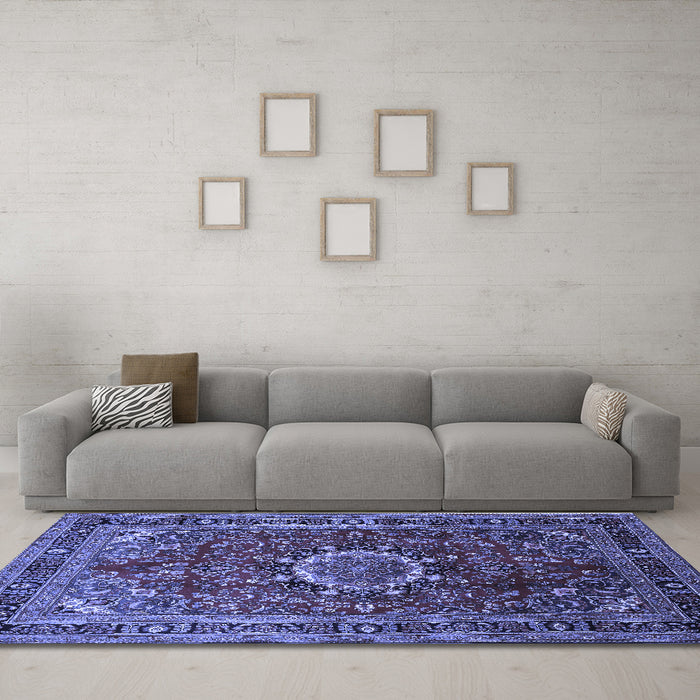 Machine Washable Medallion Blue Traditional Rug in a Living Room, wshtr518blu