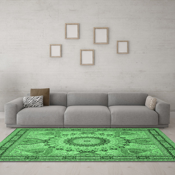 Machine Washable Medallion Emerald Green Traditional Area Rugs in a Living Room,, wshtr51emgrn
