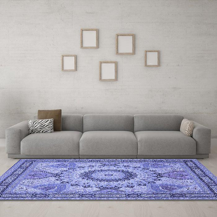 Machine Washable Medallion Blue Traditional Rug in a Living Room, wshtr51blu