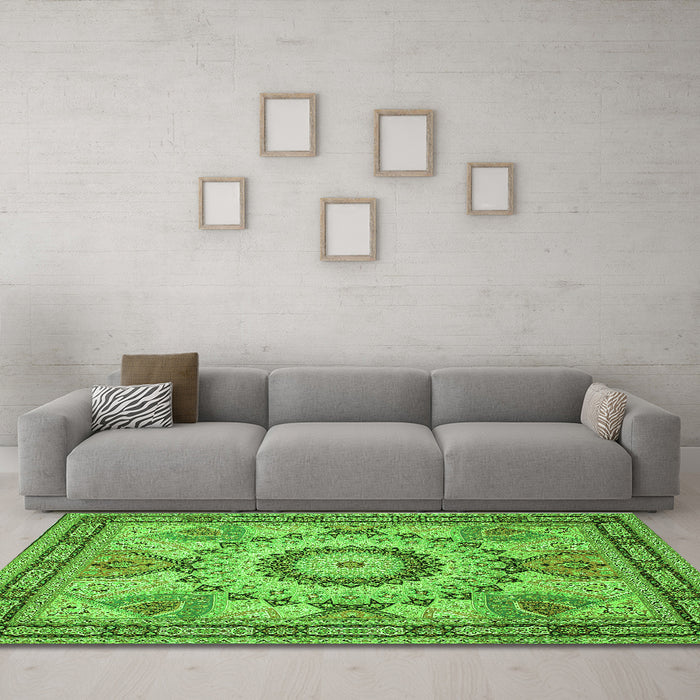 Machine Washable Medallion Green Traditional Area Rugs in a Living Room,, wshtr51grn