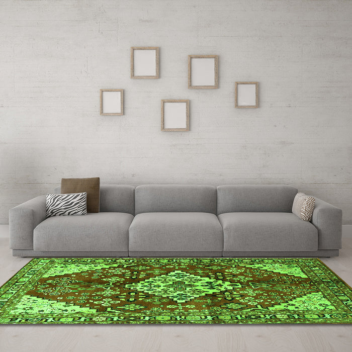 Machine Washable Medallion Green Traditional Area Rugs in a Living Room,, wshtr520grn