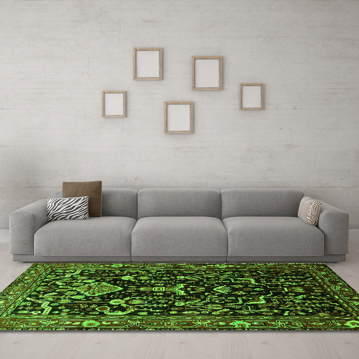 Machine Washable Persian Green Traditional Area Rugs in a Living Room,, wshtr522grn