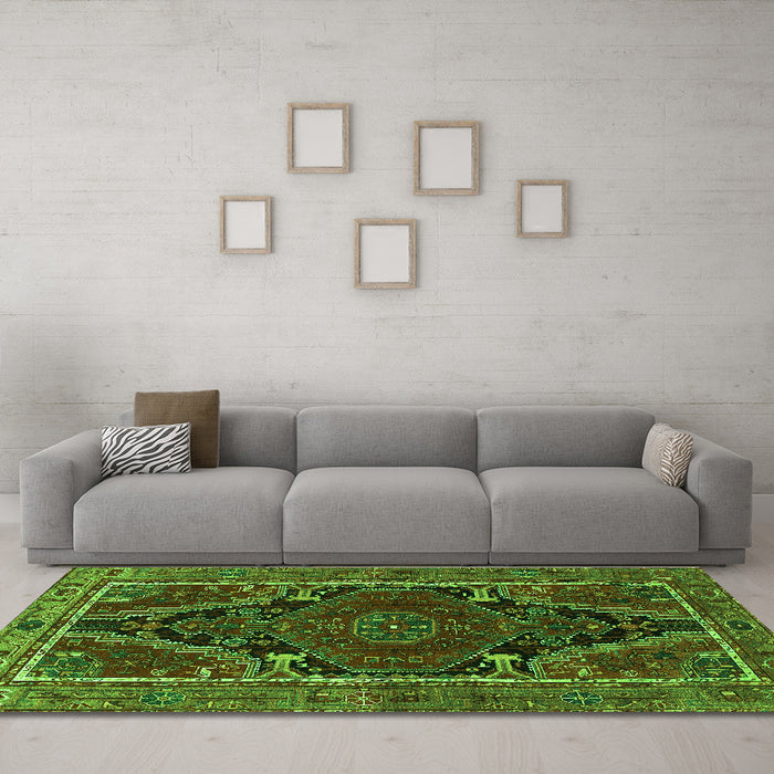 Machine Washable Persian Green Traditional Area Rugs in a Living Room,, wshtr524grn