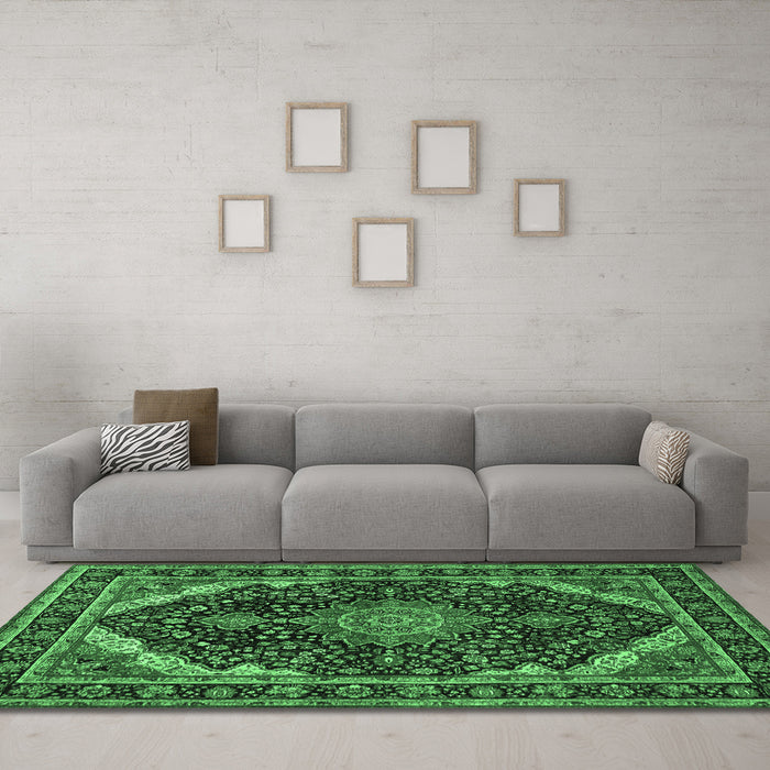 Machine Washable Medallion Emerald Green Traditional Area Rugs in a Living Room,, wshtr527emgrn
