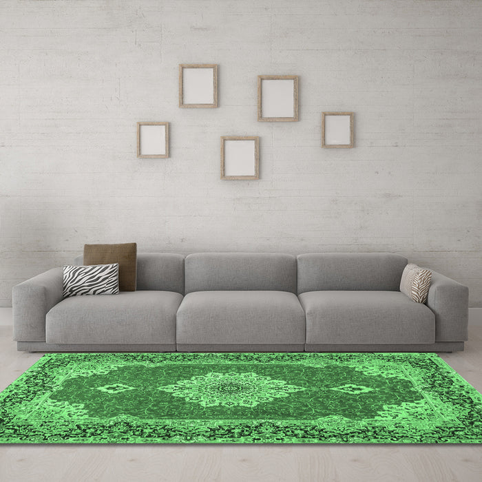 Machine Washable Medallion Emerald Green Traditional Area Rugs in a Living Room,, wshtr528emgrn