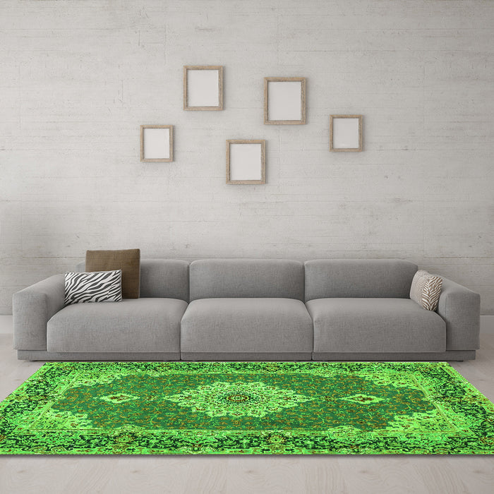 Machine Washable Medallion Green Traditional Area Rugs in a Living Room,, wshtr528grn