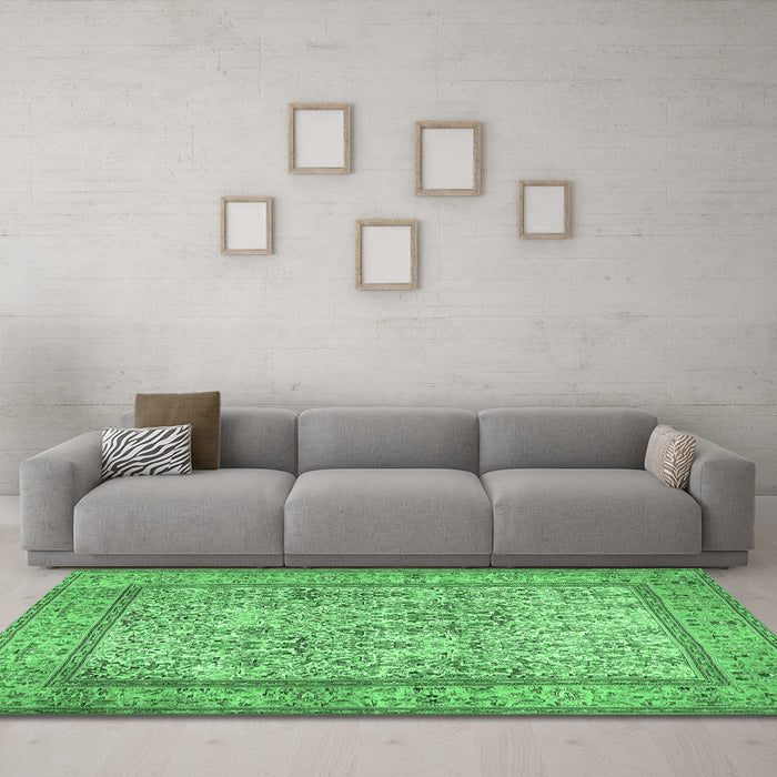 Machine Washable Persian Emerald Green Traditional Area Rugs in a Living Room,, wshtr529emgrn