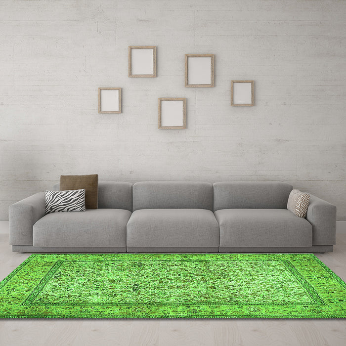 Machine Washable Persian Green Traditional Area Rugs in a Living Room,, wshtr529grn