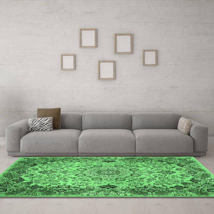 Machine Washable Medallion Emerald Green Traditional Area Rugs in a Living Room,, wshtr530emgrn