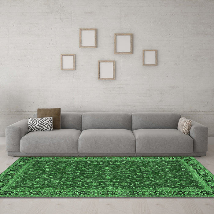 Machine Washable Persian Emerald Green Traditional Area Rugs in a Living Room,, wshtr531emgrn
