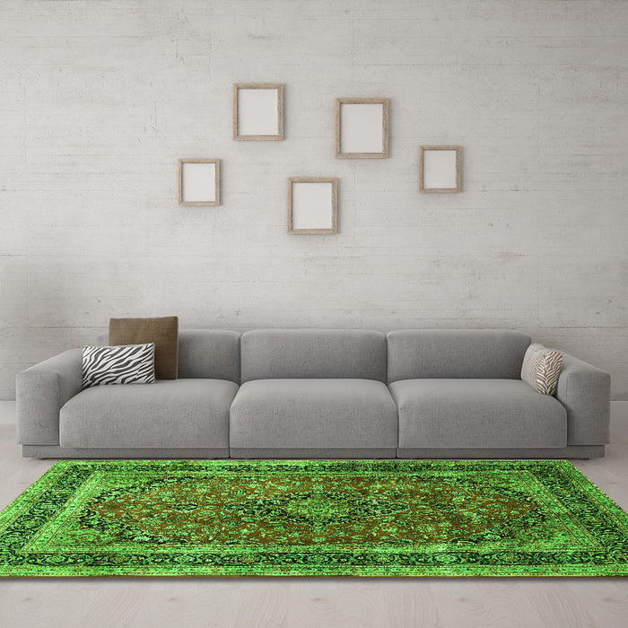 Machine Washable Persian Green Traditional Area Rugs in a Living Room,, wshtr533grn