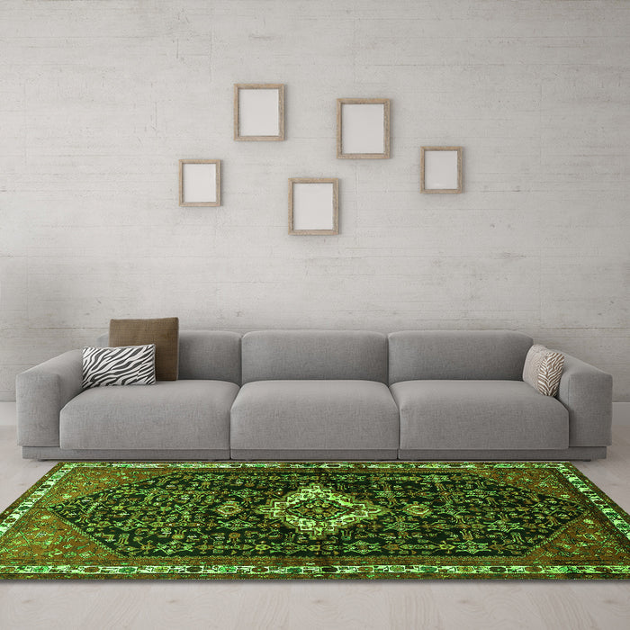 Machine Washable Persian Green Traditional Area Rugs in a Living Room,, wshtr534grn