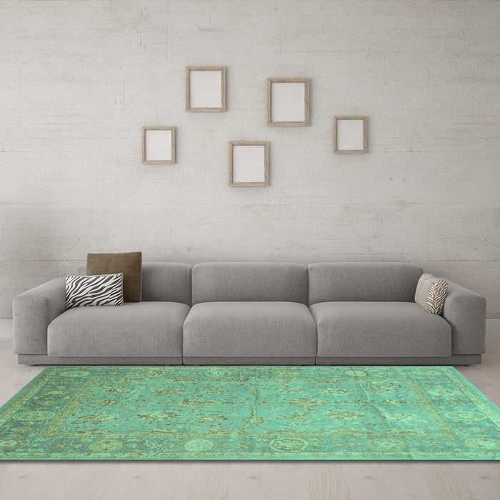 Machine Washable Oriental Turquoise Traditional Area Rugs in a Living Room,, wshtr538turq