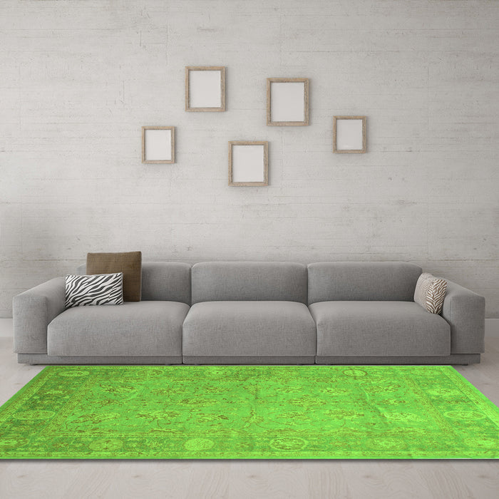 Machine Washable Oriental Green Traditional Area Rugs in a Living Room,, wshtr538grn