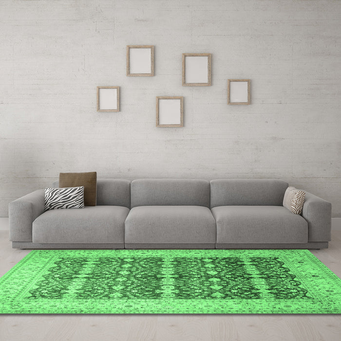 Machine Washable Oriental Emerald Green Traditional Area Rugs in a Living Room,, wshtr539emgrn