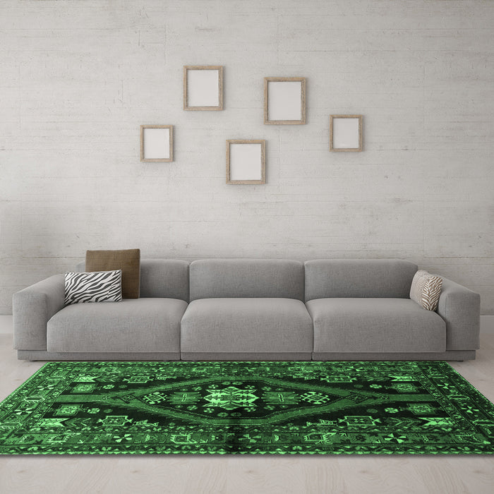 Machine Washable Persian Emerald Green Traditional Area Rugs in a Living Room,, wshtr53emgrn