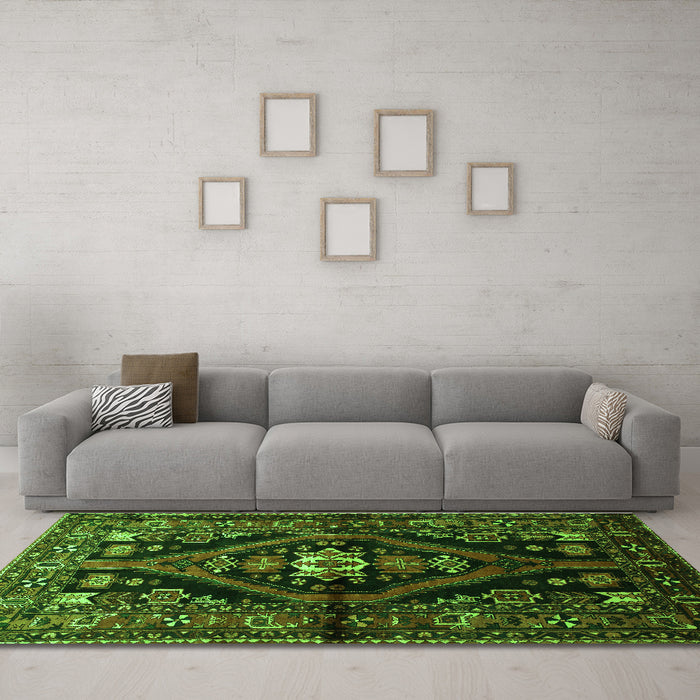 Machine Washable Persian Green Traditional Area Rugs in a Living Room,, wshtr53grn