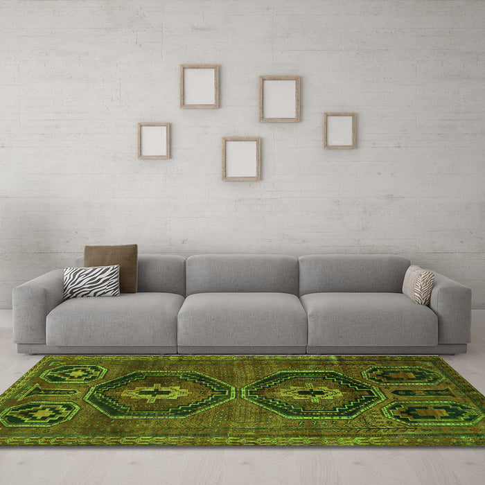 Machine Washable Persian Green Traditional Area Rugs in a Living Room,, wshtr543grn