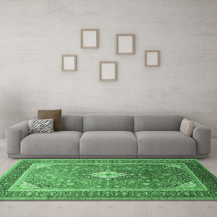 Machine Washable Medallion Emerald Green Traditional Area Rugs in a Living Room,, wshtr545emgrn